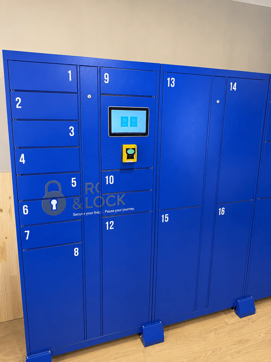 Casiers automatisés Drop & Lock à Lyon Bellecour : borne tactile, lecteur de carte et casiers sécurisés